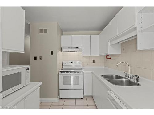 82-2205 South Millway, Mississauga, ON - Indoor Photo Showing Kitchen With Double Sink