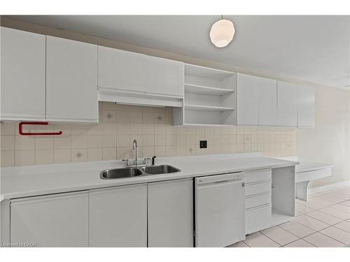 82-2205 South Millway, Mississauga, ON - Indoor Photo Showing Kitchen With Double Sink