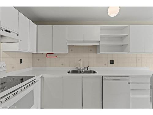 82-2205 South Millway, Mississauga, ON - Indoor Photo Showing Kitchen With Double Sink