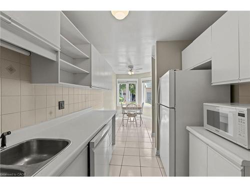 82-2205 South Millway, Mississauga, ON - Indoor Photo Showing Kitchen