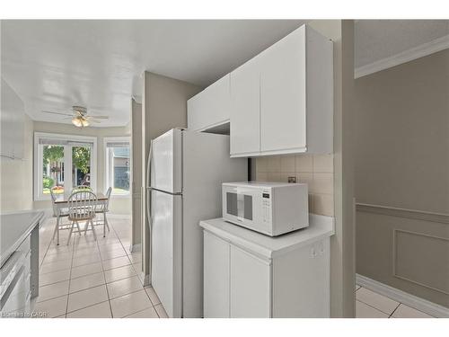 82-2205 South Millway, Mississauga, ON - Indoor Photo Showing Kitchen