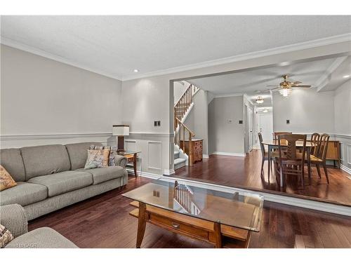 82-2205 South Millway, Mississauga, ON - Indoor Photo Showing Living Room