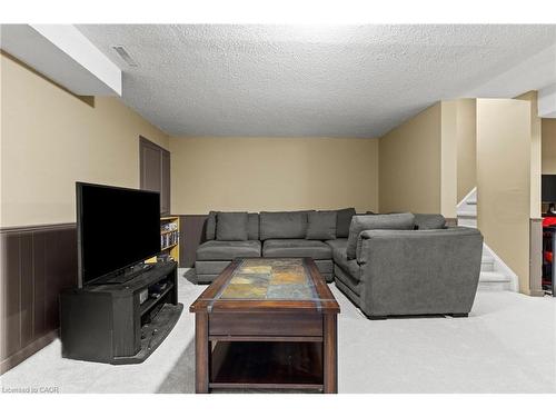 82-2205 South Millway, Mississauga, ON - Indoor Photo Showing Living Room