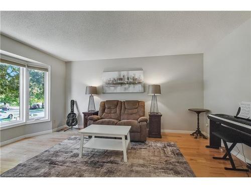 104 Valley Ridge Crescent, Waterloo, ON - Indoor Photo Showing Living Room