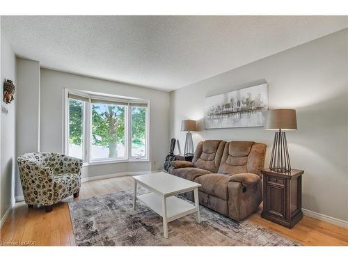 104 Valley Ridge Crescent, Waterloo, ON - Indoor Photo Showing Living Room