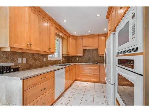 104 Valley Ridge Crescent, Waterloo, ON - Indoor Photo Showing Kitchen With Double Sink
