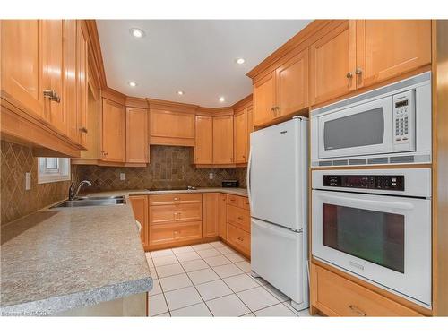 104 Valley Ridge Crescent, Waterloo, ON - Indoor Photo Showing Kitchen With Double Sink
