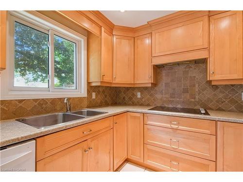 104 Valley Ridge Crescent, Waterloo, ON - Indoor Photo Showing Kitchen With Double Sink