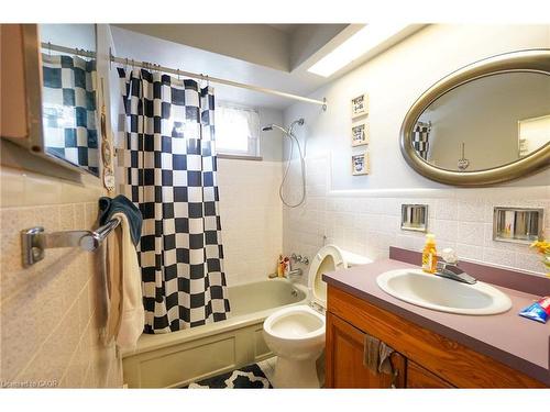 29 Cameo Avenue, Hamilton, ON - Indoor Photo Showing Bathroom