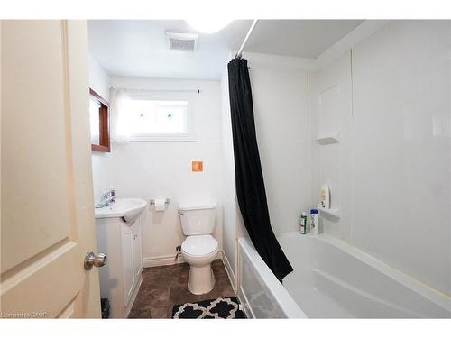 29 Cameo Avenue, Hamilton, ON - Indoor Photo Showing Bathroom