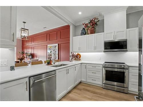 33 Sister Kern Terrace, Hamilton, ON - Indoor Photo Showing Kitchen With Upgraded Kitchen