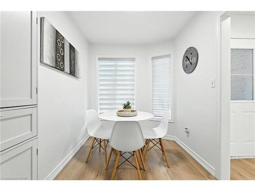 4-2252 Walkers Line, Burlington, ON - Indoor Photo Showing Dining Room