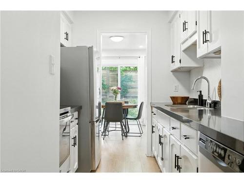 4-2252 Walkers Line, Burlington, ON - Indoor Photo Showing Kitchen