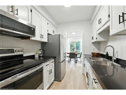 4-2252 Walkers Line, Burlington, ON - Indoor Photo Showing Kitchen With Double Sink With Upgraded Kitchen