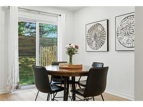 4-2252 Walkers Line, Burlington, ON - Indoor Photo Showing Dining Room