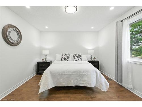 4-2252 Walkers Line, Burlington, ON - Indoor Photo Showing Bedroom