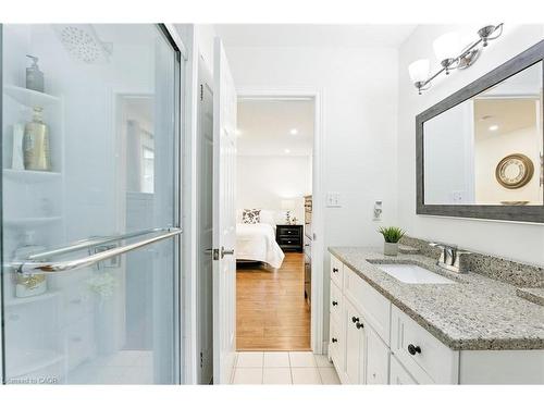 4-2252 Walkers Line, Burlington, ON - Indoor Photo Showing Bathroom