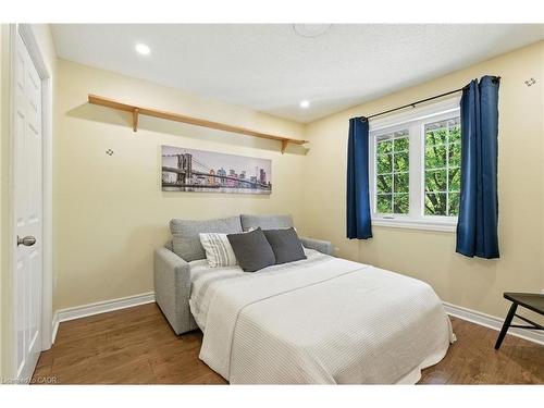 4-2252 Walkers Line, Burlington, ON - Indoor Photo Showing Bedroom