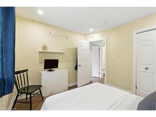 4-2252 Walkers Line, Burlington, ON - Indoor Photo Showing Bedroom
