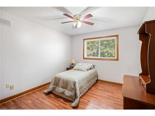 3688 Cardinal Drive, Niagara Falls, ON - Indoor Photo Showing Bedroom