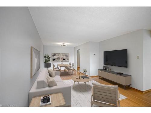100 Antigua Road, Mississauga, ON - Indoor Photo Showing Living Room