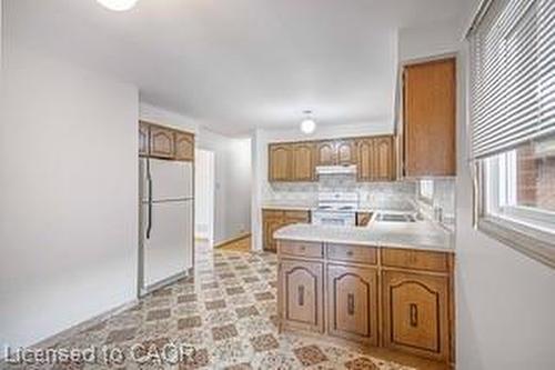100 Antigua Road, Mississauga, ON - Indoor Photo Showing Kitchen