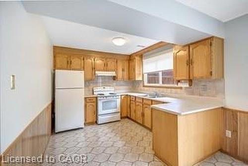 100 Antigua Road, Mississauga, ON - Indoor Photo Showing Kitchen