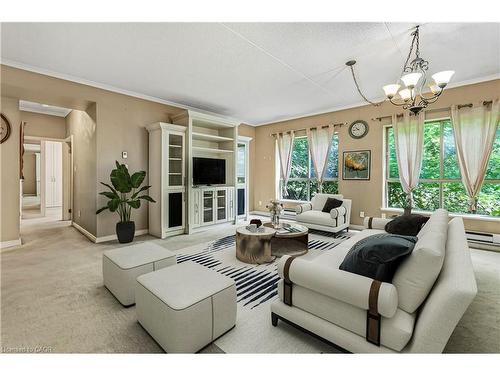 106-249 Major Mackenzie Drive E, Richmond Hill, ON - Indoor Photo Showing Living Room