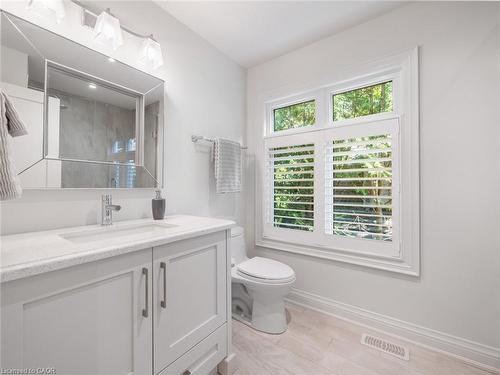 3087 Lakeshore Road, Burlington, ON - Indoor Photo Showing Bathroom