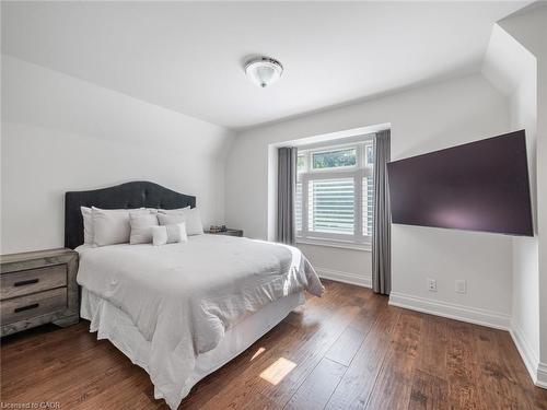 3087 Lakeshore Road, Burlington, ON - Indoor Photo Showing Bedroom