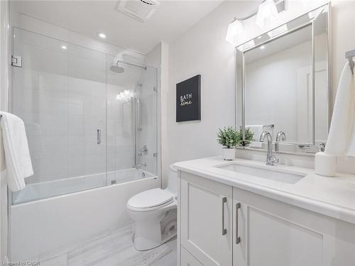 3087 Lakeshore Road, Burlington, ON - Indoor Photo Showing Bathroom