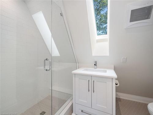 3087 Lakeshore Road, Burlington, ON - Indoor Photo Showing Bathroom