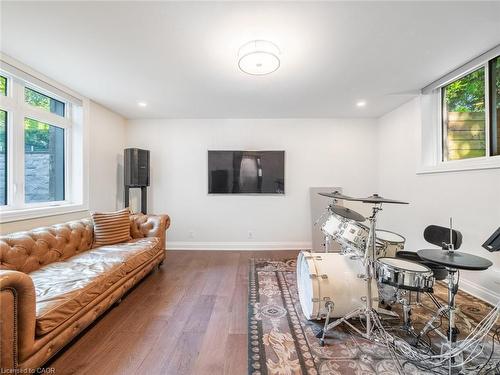 3087 Lakeshore Road, Burlington, ON - Indoor Photo Showing Living Room