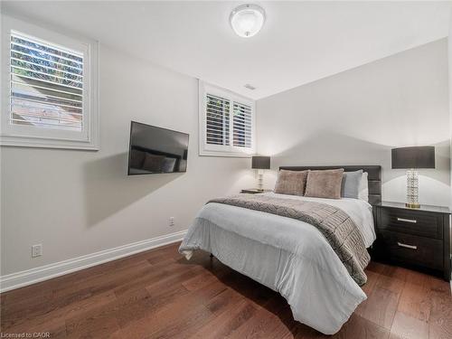 3087 Lakeshore Road, Burlington, ON - Indoor Photo Showing Bedroom