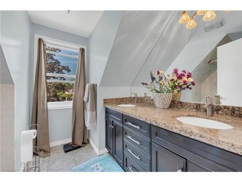 603 Preston Parkway, Cambridge, ON - Indoor Photo Showing Bathroom