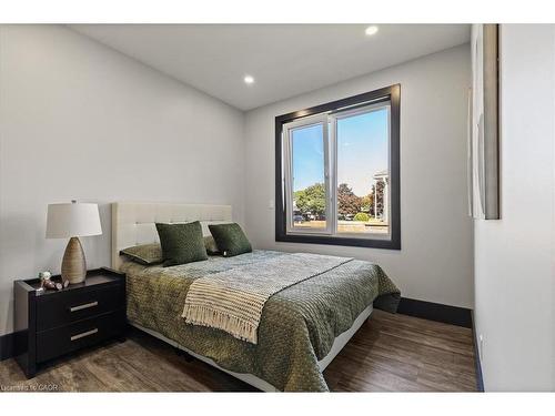 404 Montrose Street N, Cambridge, ON - Indoor Photo Showing Bedroom