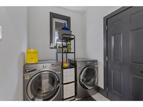 404 Montrose Street N, Cambridge, ON - Indoor Photo Showing Laundry Room