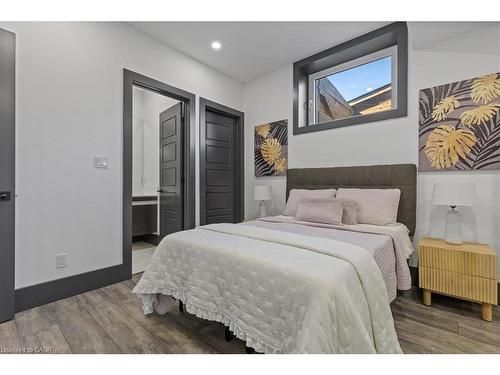 404 Montrose Street N, Cambridge, ON - Indoor Photo Showing Bedroom