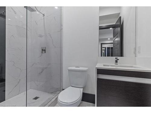 404 Montrose Street N, Cambridge, ON - Indoor Photo Showing Bathroom