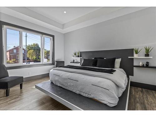 404 Montrose Street N, Cambridge, ON - Indoor Photo Showing Bedroom