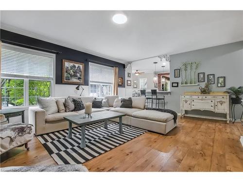1097 Mineral Springs Road, Ancaster, ON - Indoor Photo Showing Living Room