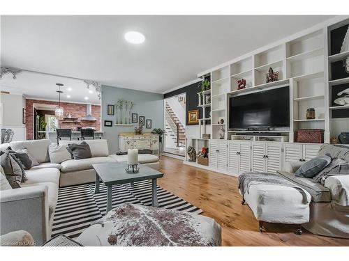 1097 Mineral Springs Road, Ancaster, ON - Indoor Photo Showing Living Room