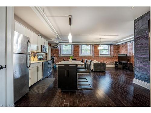 104-200 Stinson Street, Hamilton, ON - Indoor Photo Showing Kitchen
