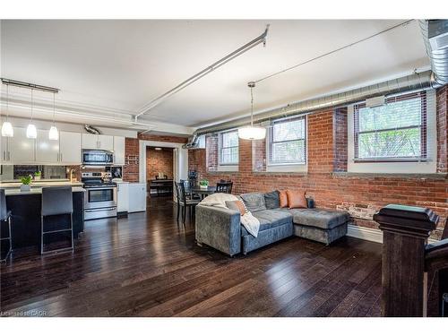 104-200 Stinson Street, Hamilton, ON - Indoor Photo Showing Living Room