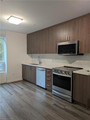 103-467 Charlton Avenue E, Hamilton, ON - Indoor Photo Showing Kitchen