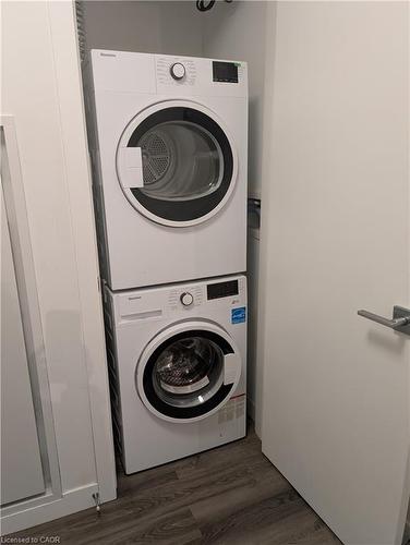 103-467 Charlton Avenue E, Hamilton, ON - Indoor Photo Showing Laundry Room
