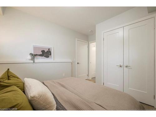 A-225 East 24Th Street, Hamilton, ON - Indoor Photo Showing Bedroom