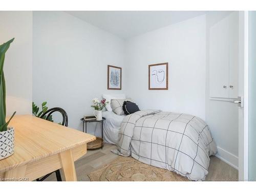 A-225 East 24Th Street, Hamilton, ON - Indoor Photo Showing Bedroom