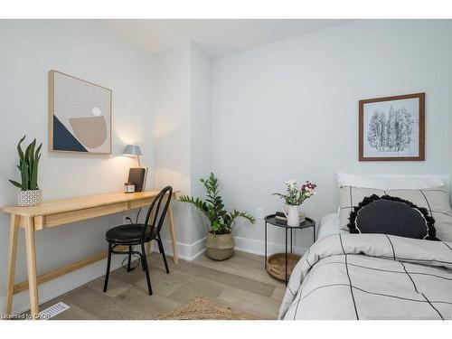 A-225 East 24Th Street, Hamilton, ON - Indoor Photo Showing Bedroom