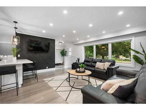 162 Greenbrook Drive, Kitchener, ON - Indoor Photo Showing Living Room